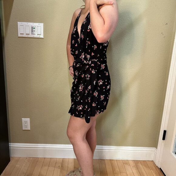 FREE PEOPLE Wrap Front Short Shorts Floral Romper Onesie - Size 2 - Picture 4 of 10